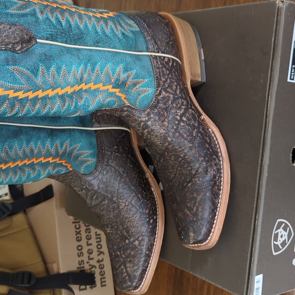 Ariat Futurity 11D - Picture 3 of 7